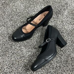 Clarks Mary-Jane’s ~Sz 9~